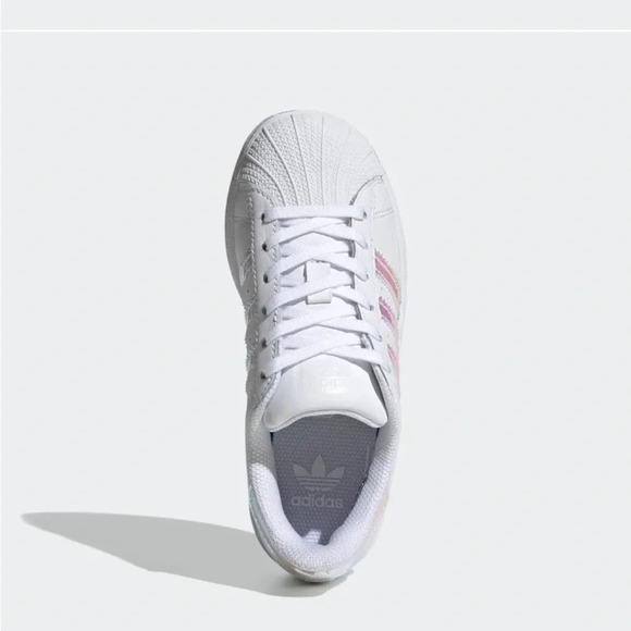 Adidas Superstar shoes with a touch of shine, size Y3 (adult 35) - Picture 2 of 9